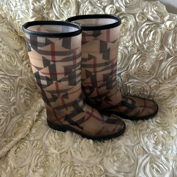 Burberry rain boots size 9 - Picture 4 of 12